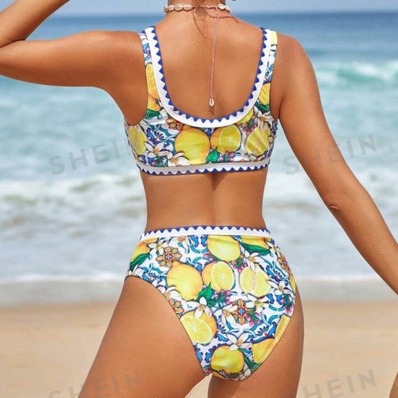 Lemon bikini 🍋 - Picture 2 of 9